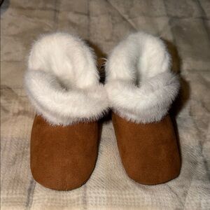 Old Navy Brown Baby Walker Shoes with White Fur